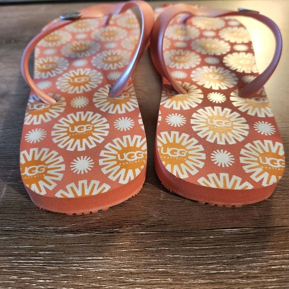 UGG Flip Flops - Picture 6 of 7